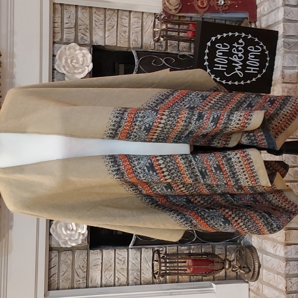 Love Squared Open Cape, Aztec Print, New With Tags, One Size